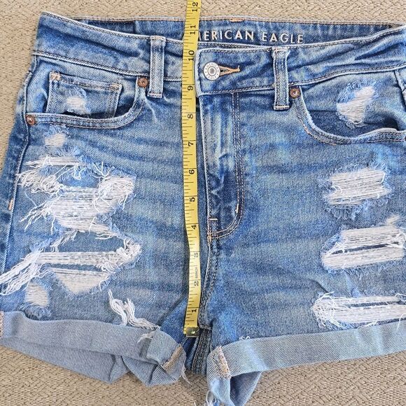 American Eagle Distressed Mom Short Cuffed Hem Shorts - Size 2 - Picture 13 of 15